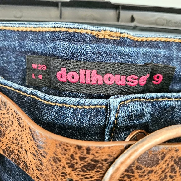 Dollhouse Junior's Denim Ripped Wide Belt Folded Hem Stretchy Mid-Waisted Shorts - Picture 5 of 6